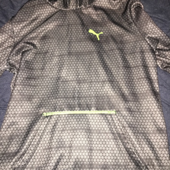 A hoodie - Picture 1 of 3